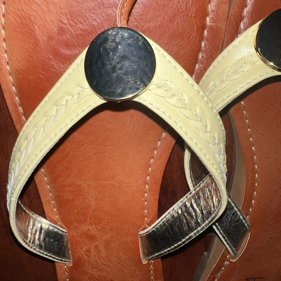 Dakota Chase Leather Sandals / Flip Flops - Picture 2 of 4